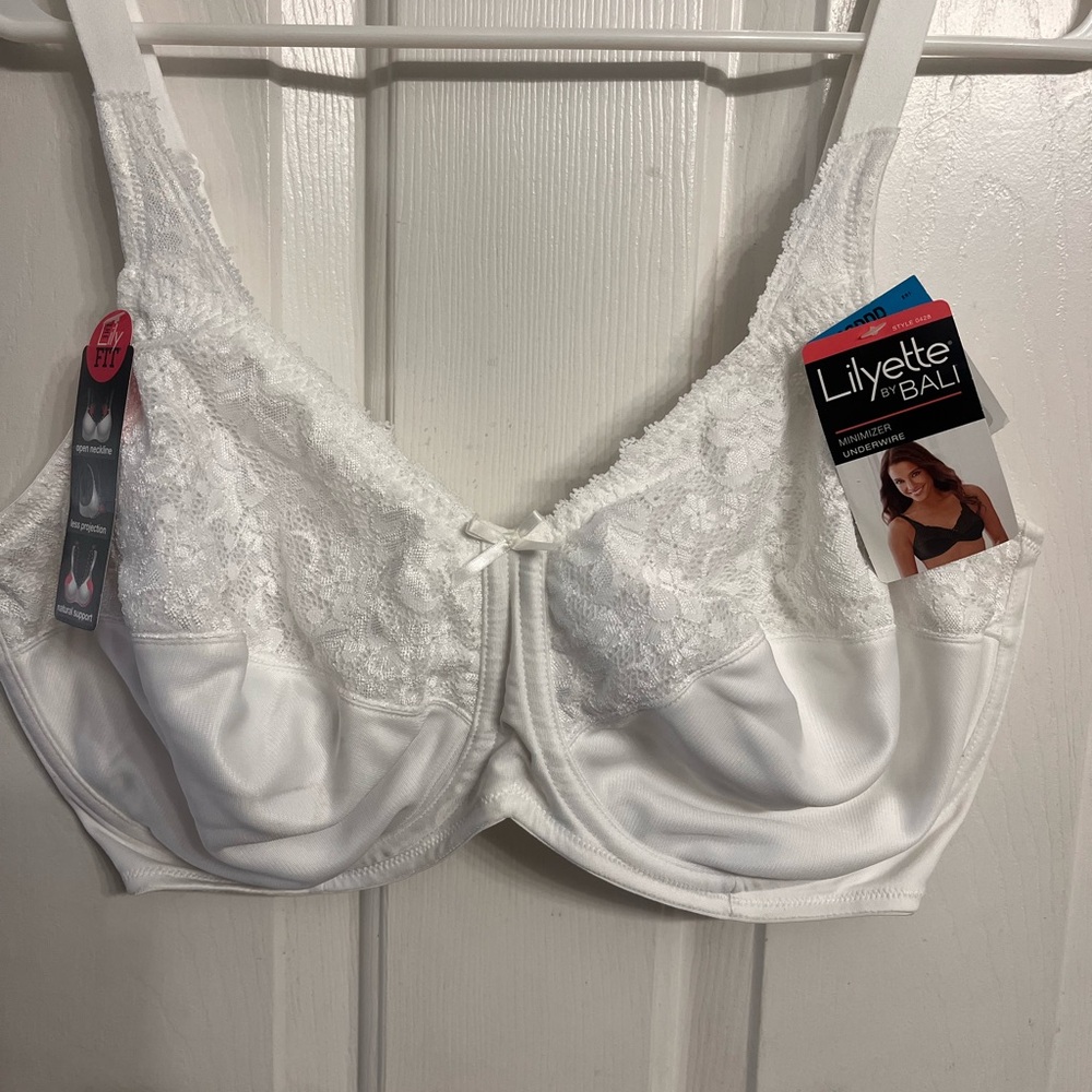 Women's Lilyette by Bali White Lace Underwire Bra NWT